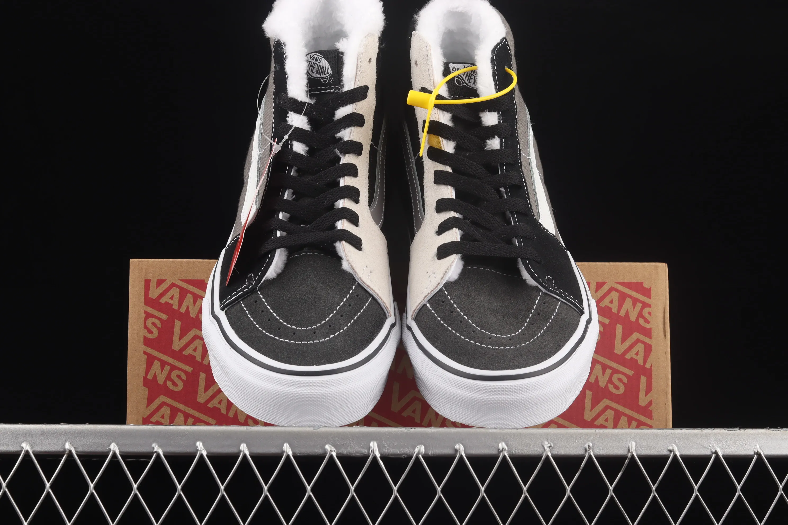 All categories Vans Vans series Vans Hi Vans high-top plus velvet Vans Sk8-Hi 2021 new black and gray color matching high-top casual sneakers VN0A3WM3218